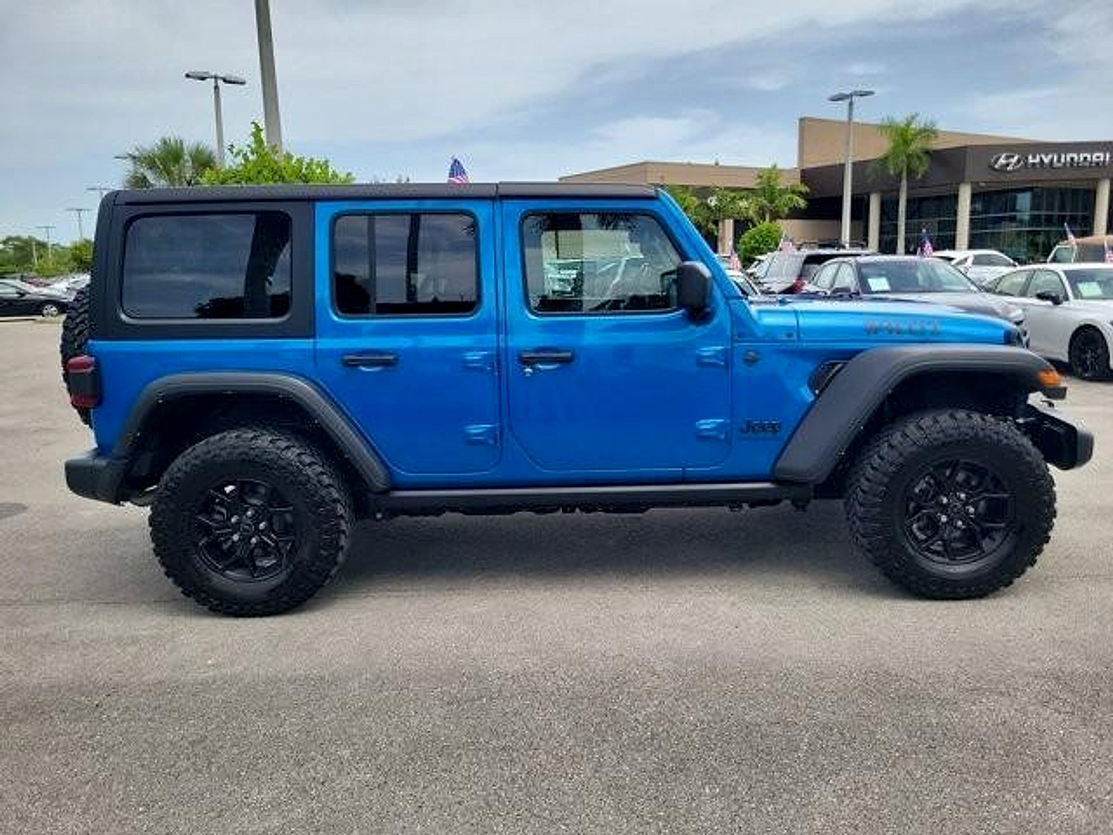Used 2024 Jeep Wrangler Unlimited Sport AWD/4WD image 4
