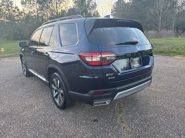 Used 2025 Honda Pilot Touring image 4