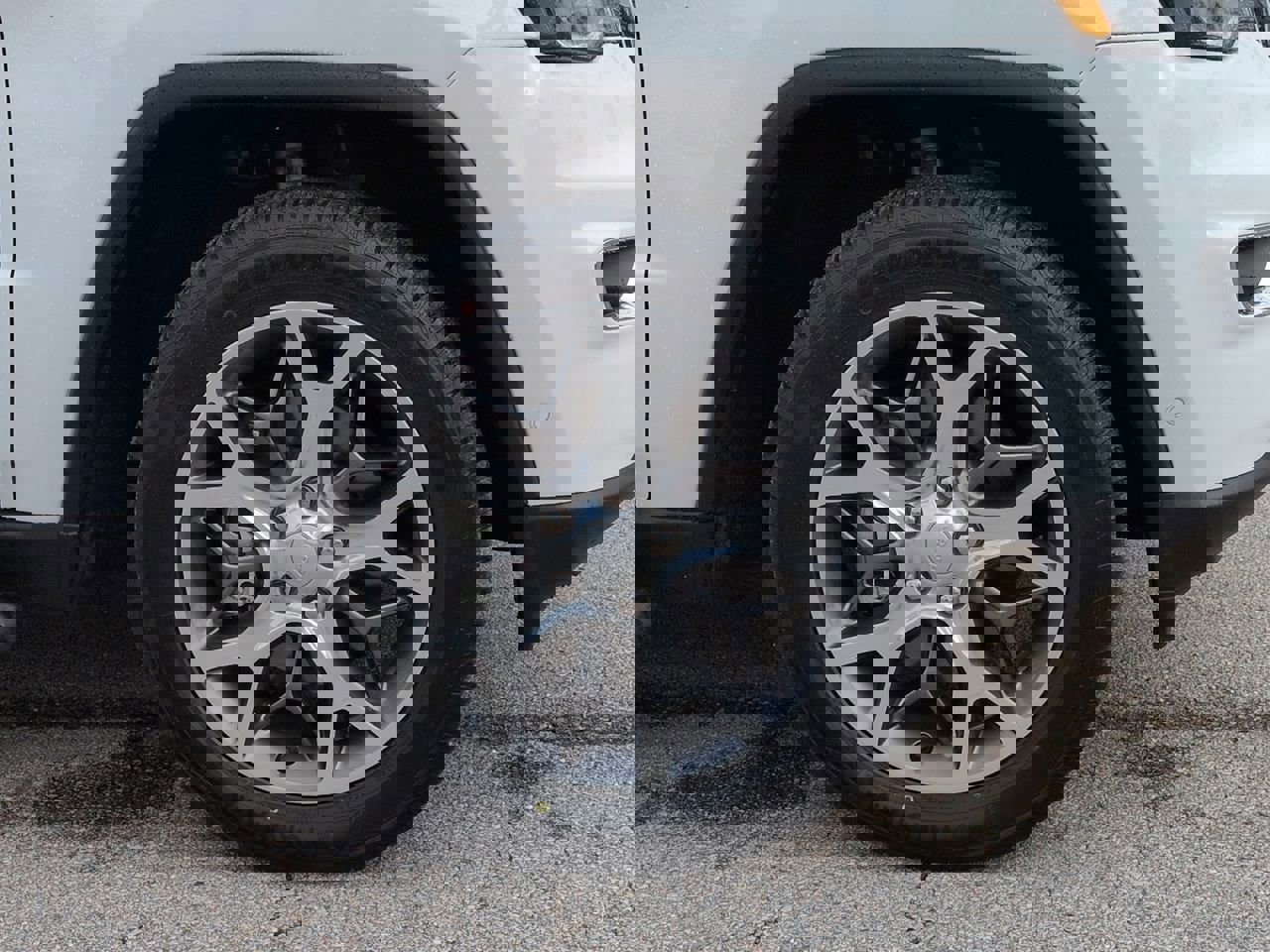 Certified 2022 Jeep Grand Cherokee Limited w/ Trailer Tow Group IV image 10