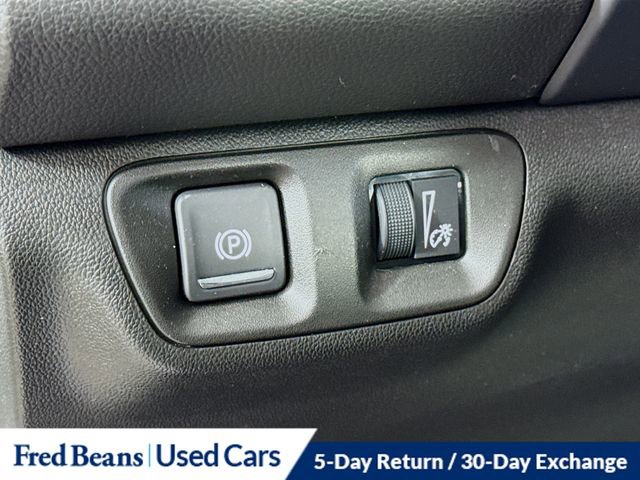 Used 2023 GMC Acadia SLT w/ Elevation Edition image 12