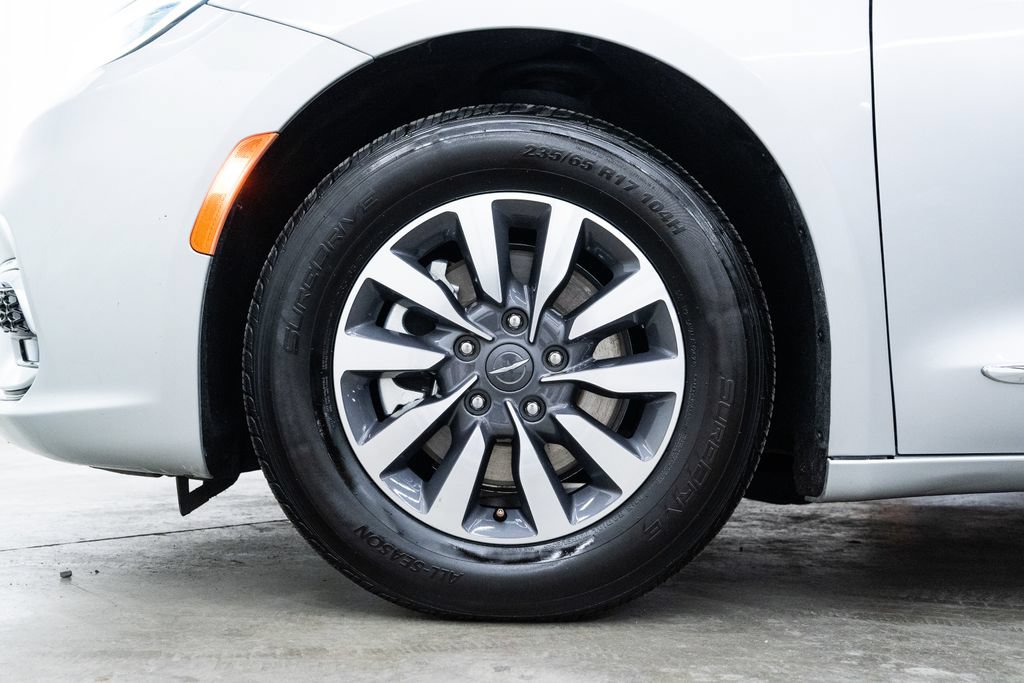 Used 2023 Chrysler Pacifica Limited FWD image 7