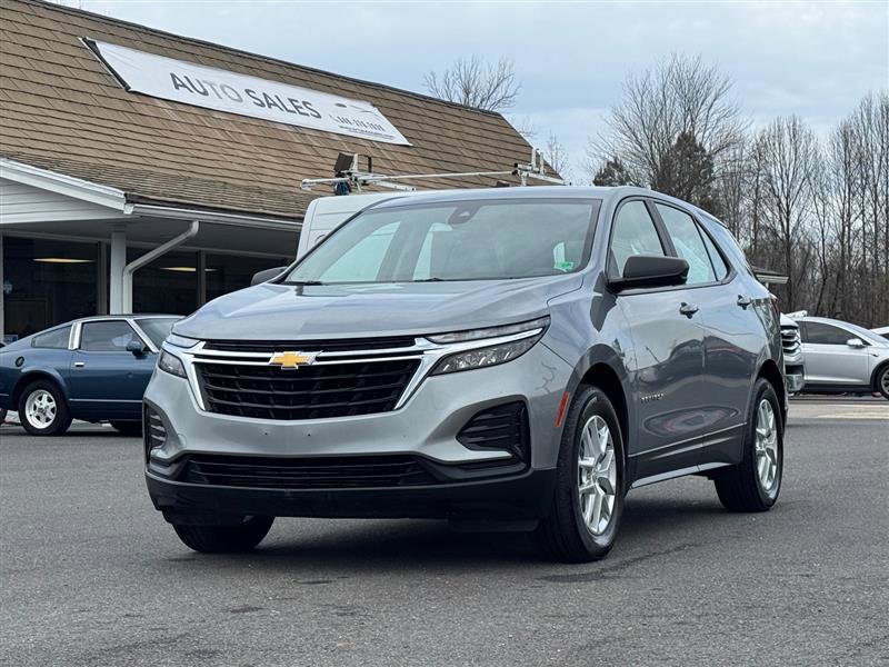 Used 2023 Chevrolet Equinox LS w/ LPO, Floor Liner Package image 2