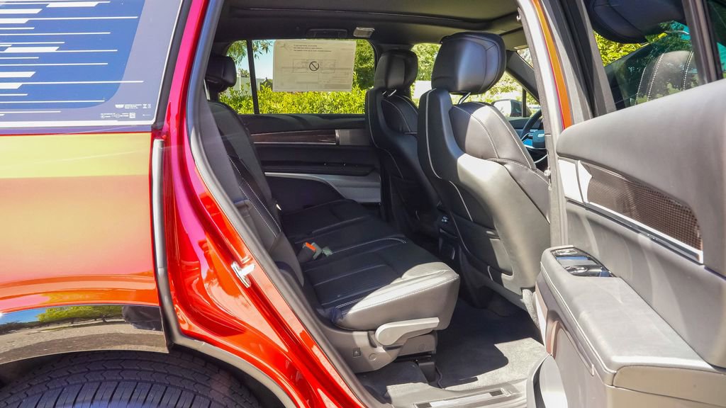 New 2026 Cadillac Vistiq Sport image 9