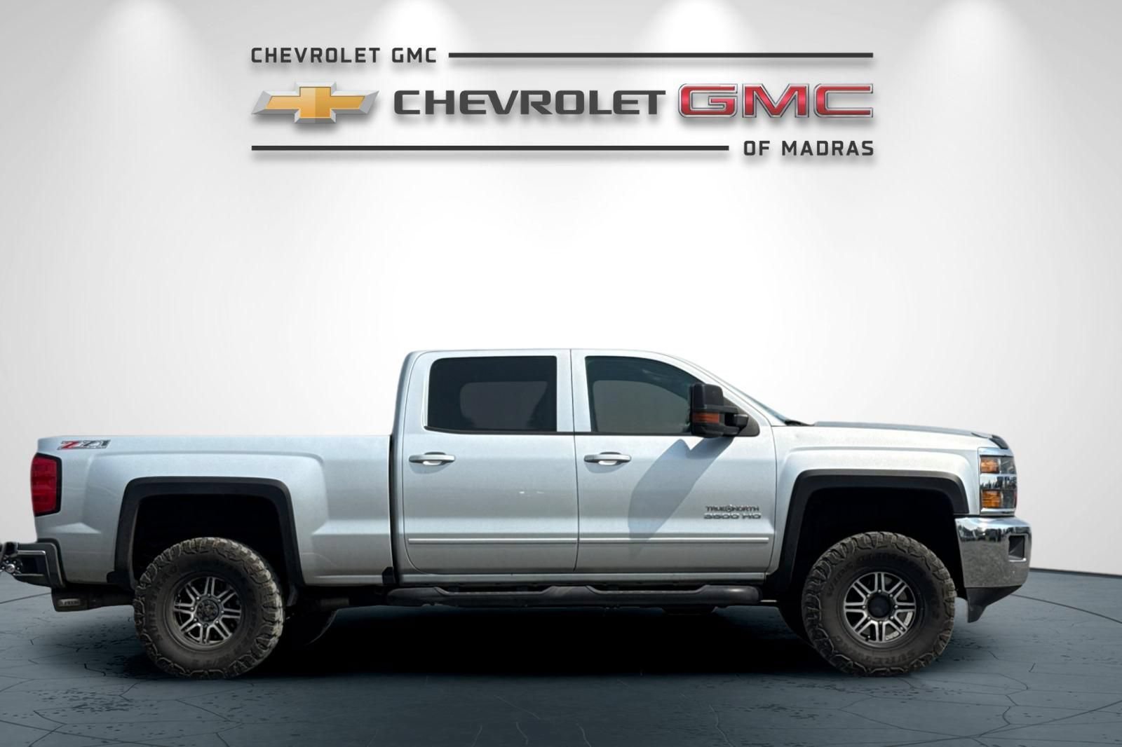 Used 2017 Chevrolet Silverado 3500 LT AWD/4WD image 2