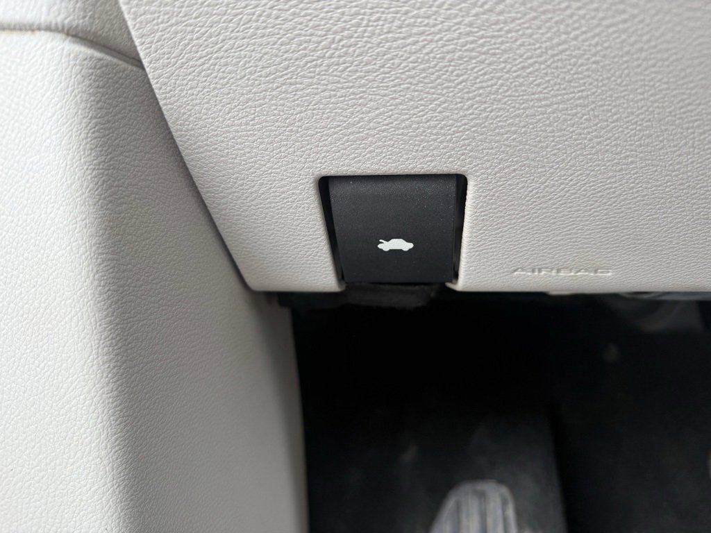 Used 2018 Chrysler Pacifica Limited image 16