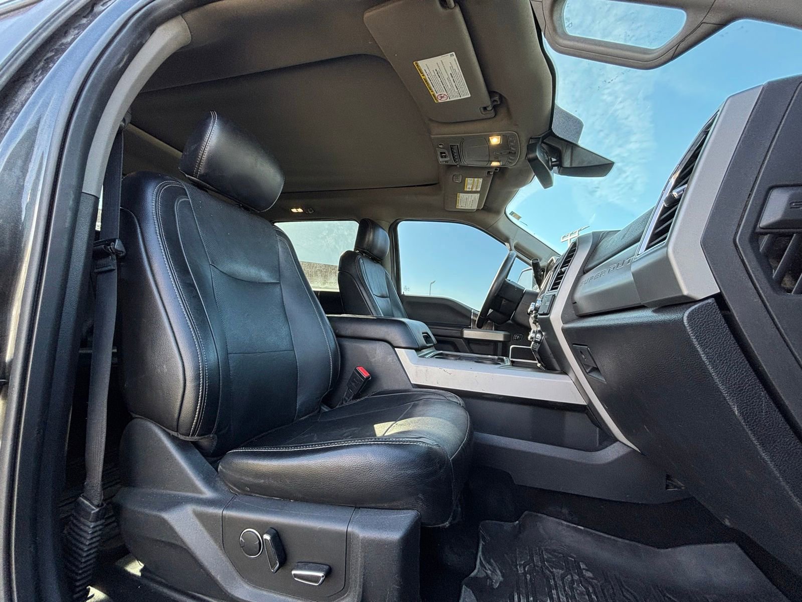 Used 2018 Ford F250 Lariat w/ Lariat Ultimate Package AWD/4WD image 24