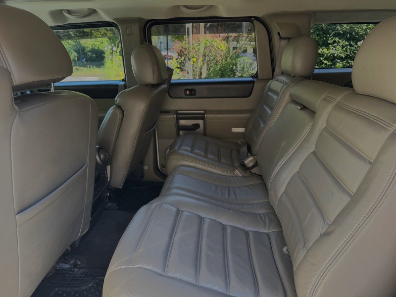 Used 2003 HUMMER H2 w/ Preferred Equipment Group AWD/4WD image 34