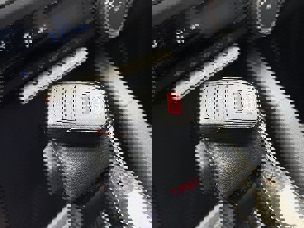 Certified 2025 Toyota Tacoma TRD Sport image 31