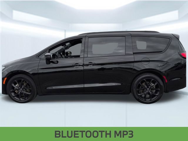 Used 2025 Chrysler Pacifica Limited image 2