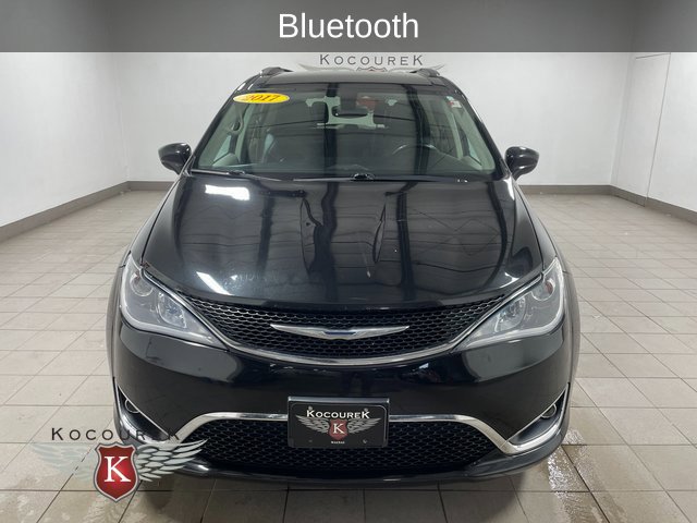 Used 2017 Chrysler Pacifica Touring-L Plus w/ Uconnect Theatre Group FWD image 2