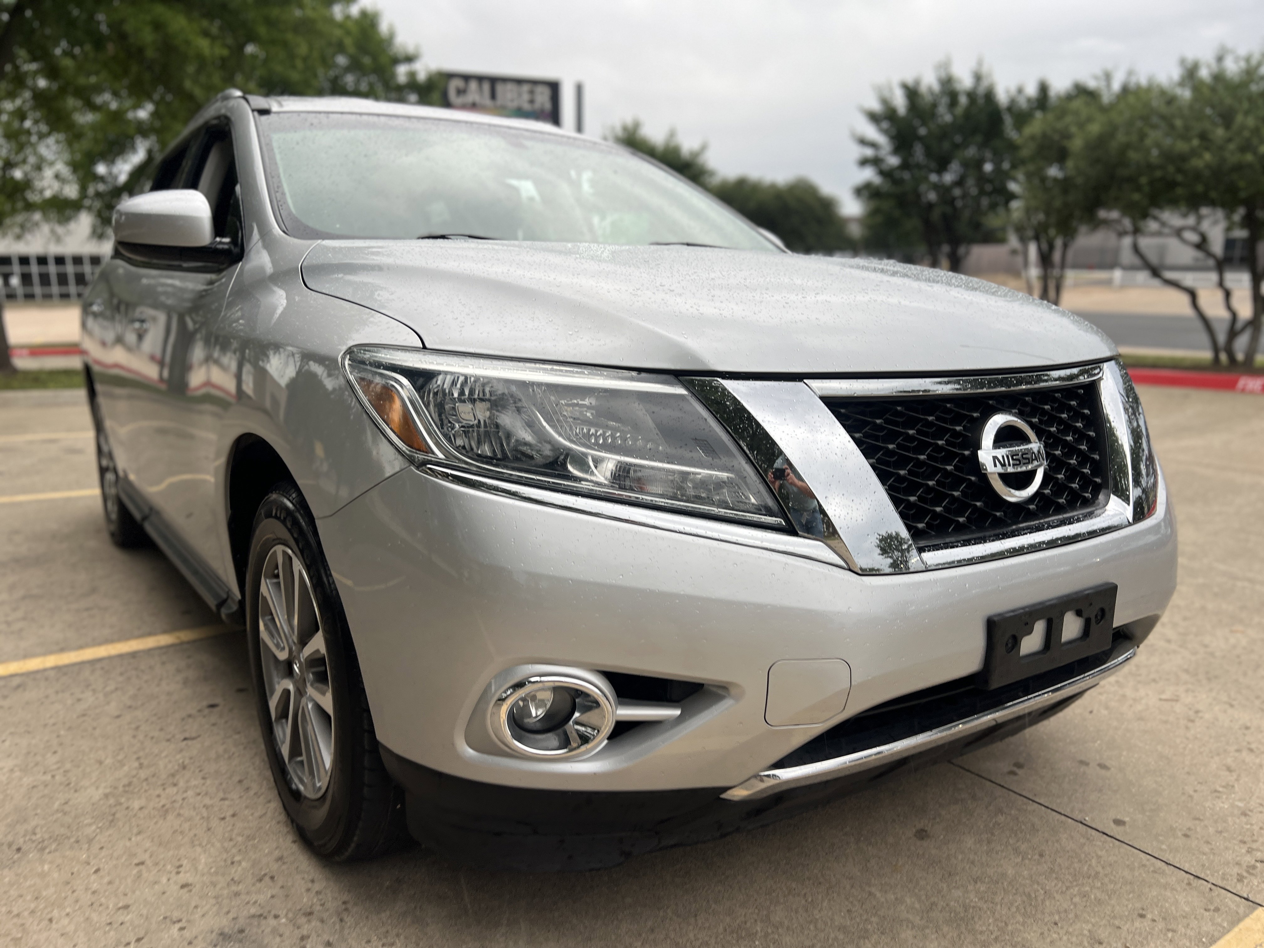 Used 2015 Nissan Pathfinder SV image 1