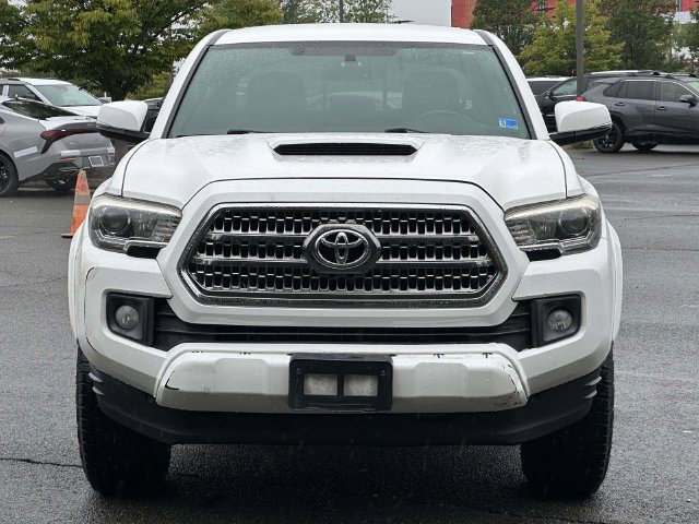 Used 2017 Toyota Tacoma TRD Sport w/ Tow Package AWD/4WD image 4