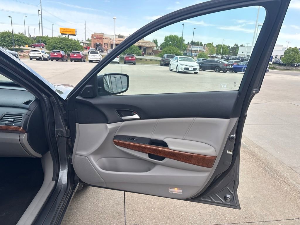 Used 2011 Honda Accord EX-L image 24
