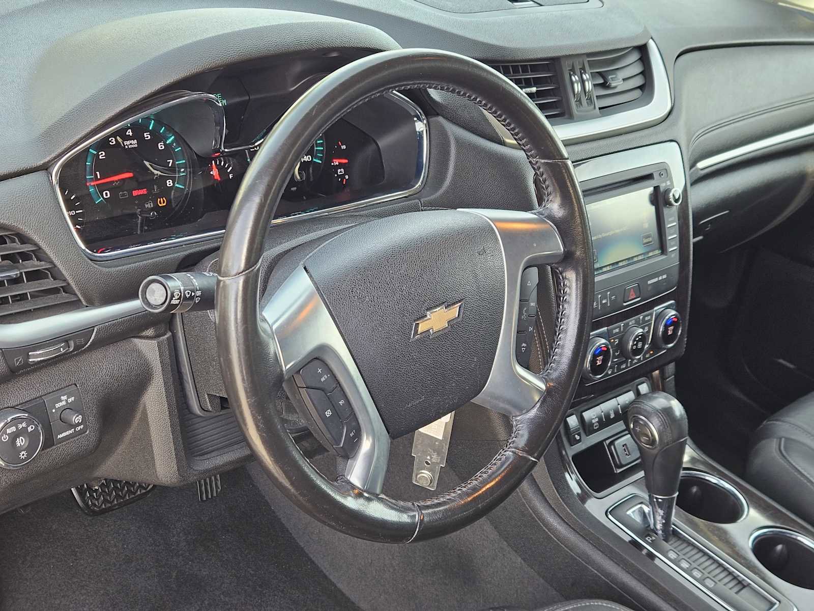 Used 2017 Chevrolet Traverse LT image 2