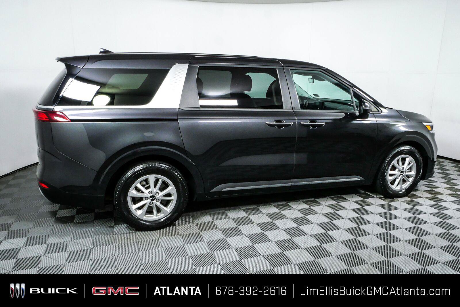 Used 2022 Kia Carnival LX FWD image 2