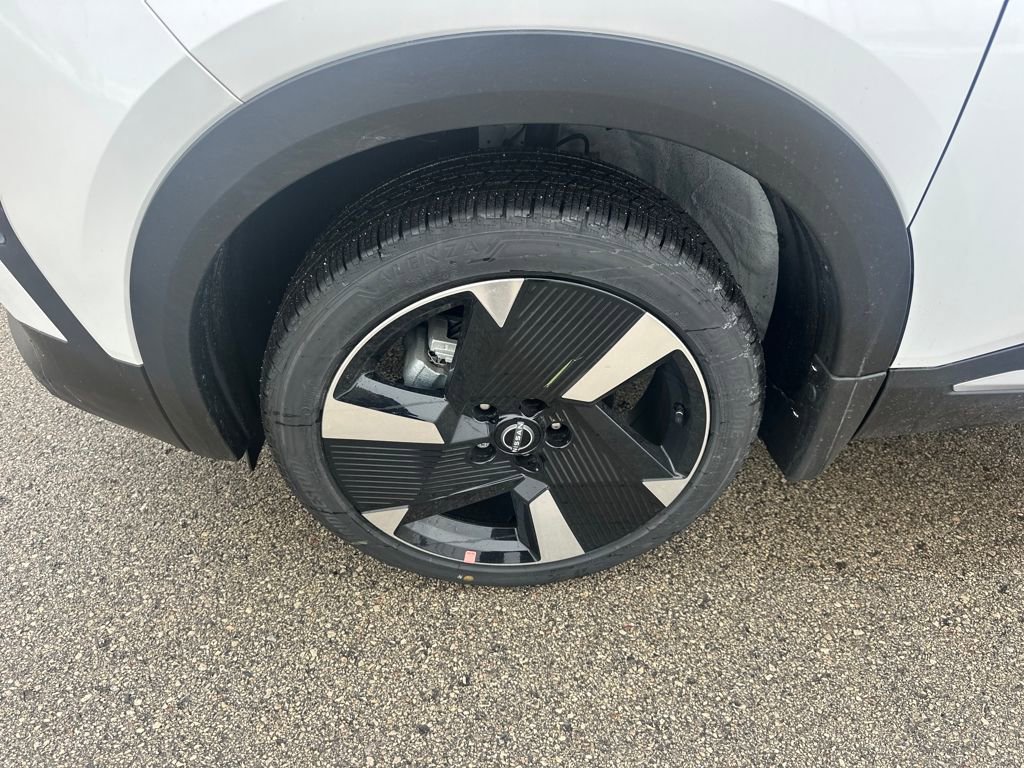 New 2026 Nissan Kicks SR w/ Cold Weather Package image 37