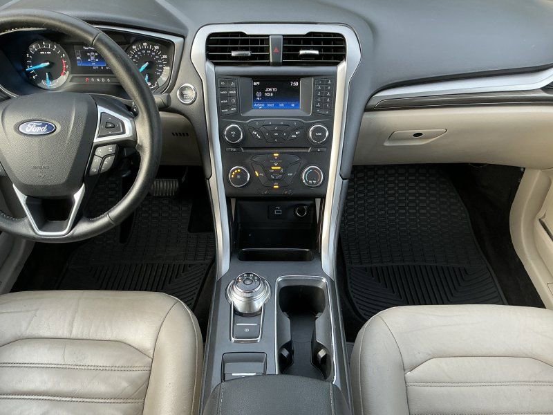 Used 2017 Ford Fusion SE FWD image 20