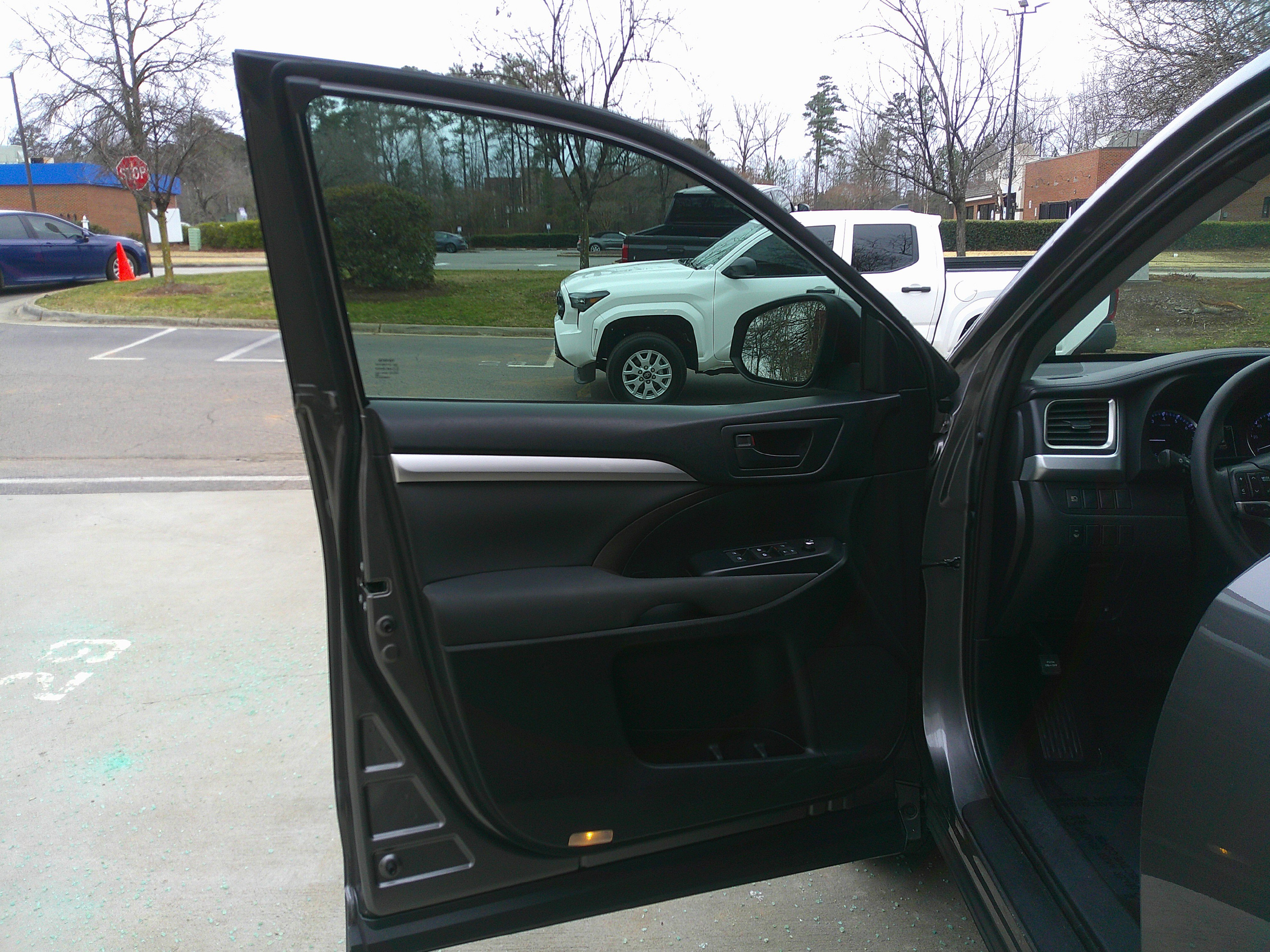 Used 2017 Toyota Highlander LE image 18