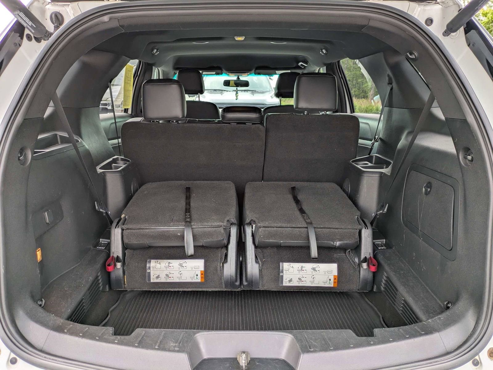 Used 2017 Ford Explorer XLT w/ Equipment Group 202A FWD image 5