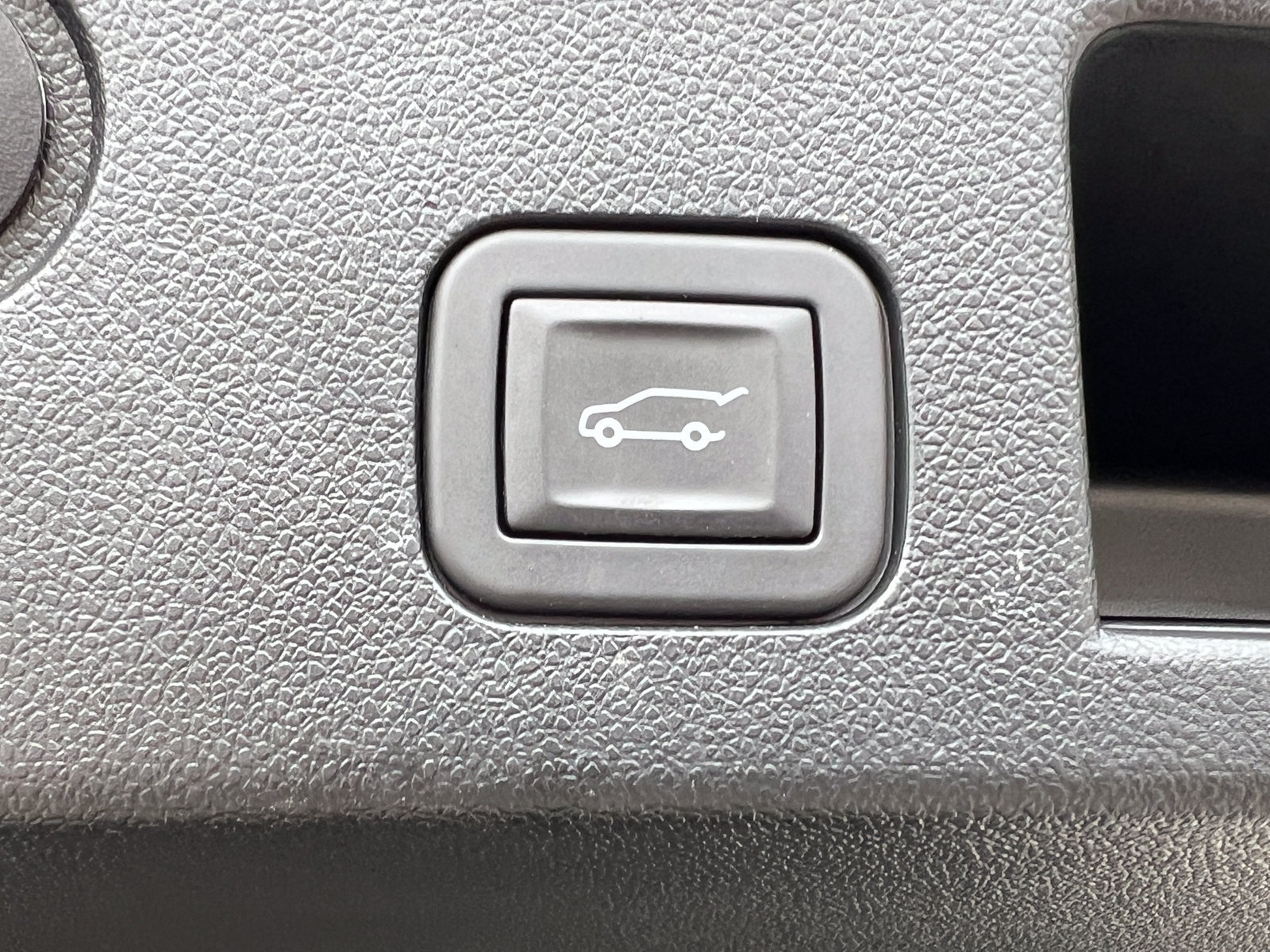 Used 2025 Chevrolet Equinox RS w/ Safety and Technology Package AWD/4WD image 39