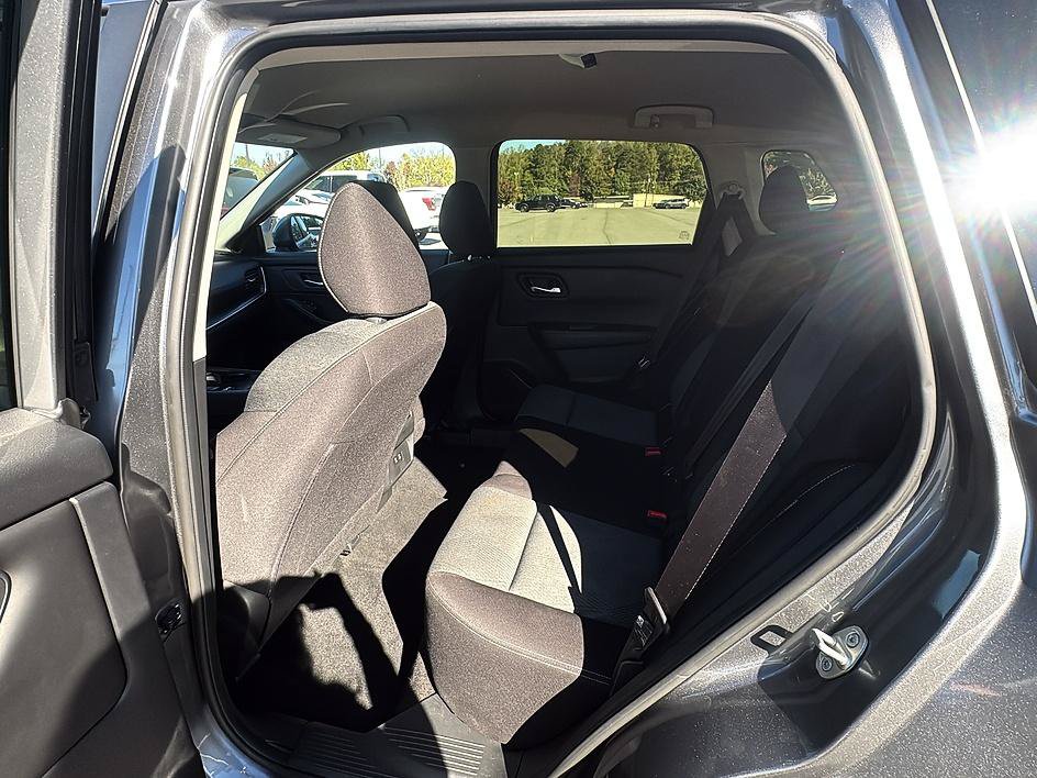 Certified 2025 Nissan Rogue SV FWD image 17