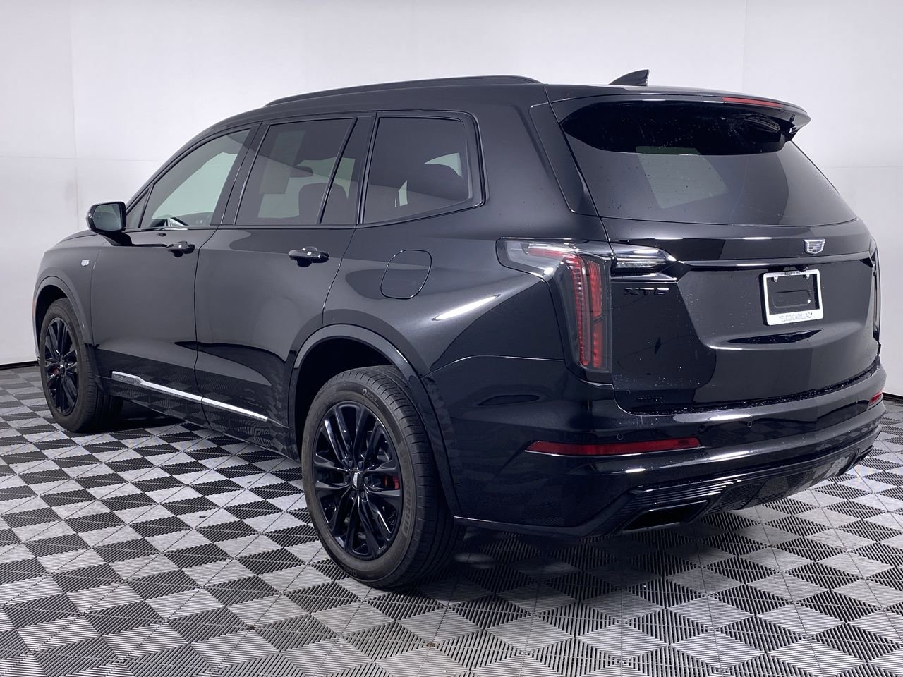 Certified 2024 Cadillac XT6 Sport w/ LPO, ONYX Package AWD/4WD image 39