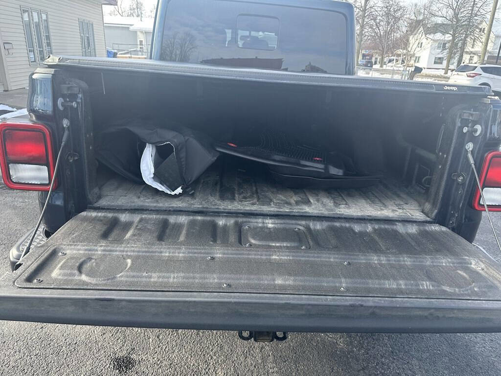 Used 2025 Jeep Gladiator Sport image 10