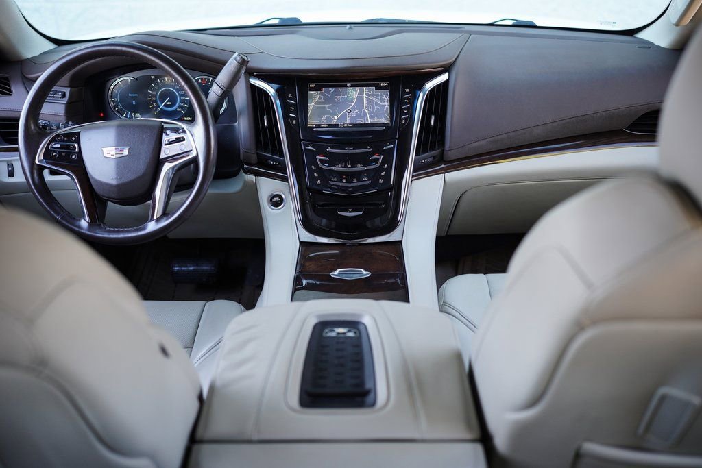 Used 2016 Cadillac Escalade Luxury image 21