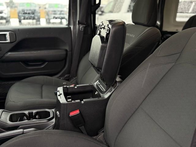 Used 2022 Jeep Wrangler Unlimited Sahara image 28
