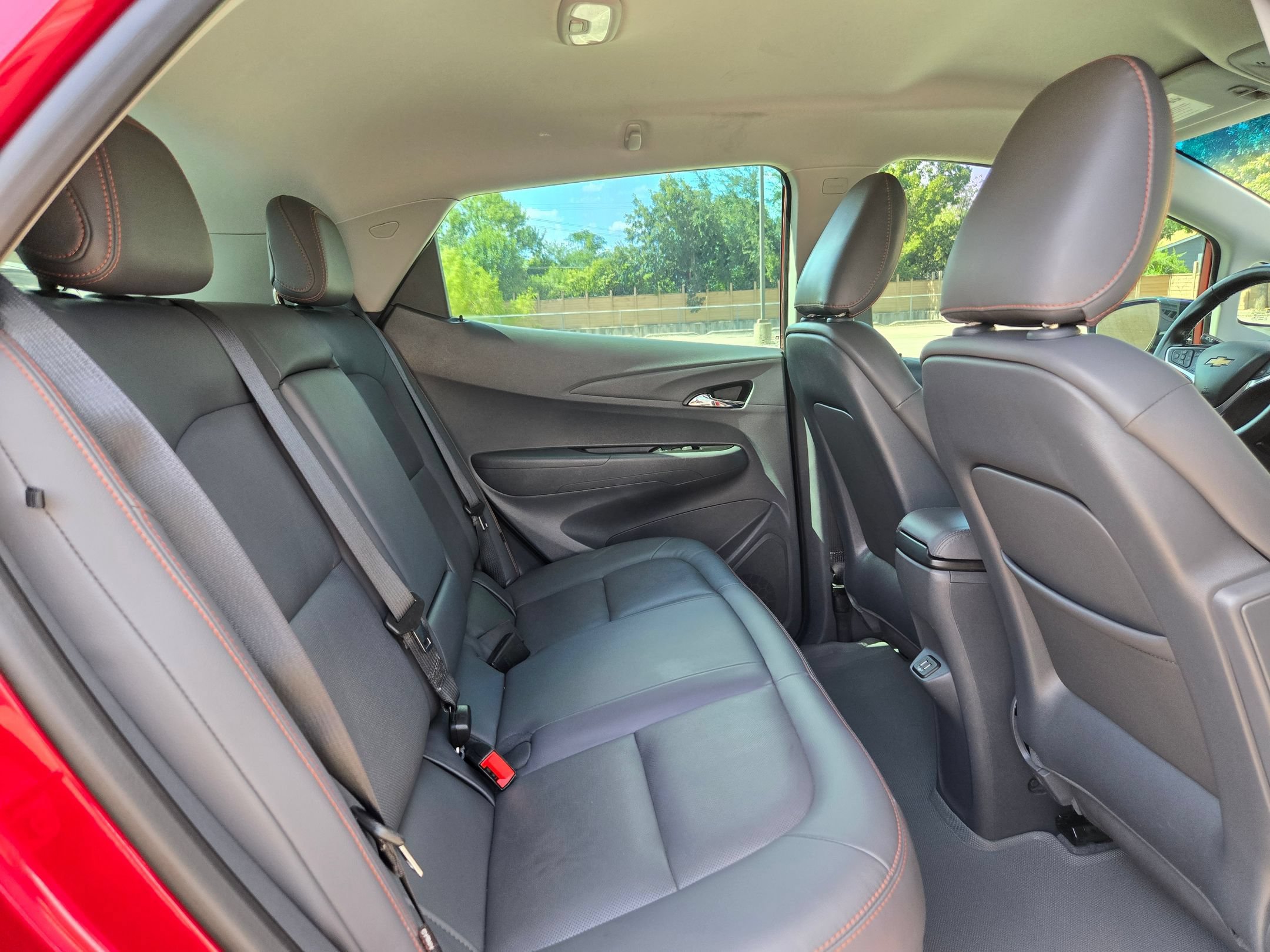 Used 2019 Chevrolet Bolt Premier w/ Infotainment Package FWD image 26