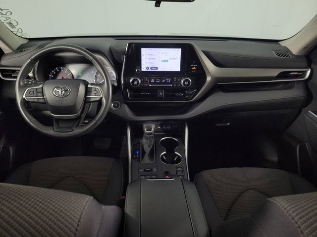 Used 2024 Toyota Highlander LE AWD/4WD image 26