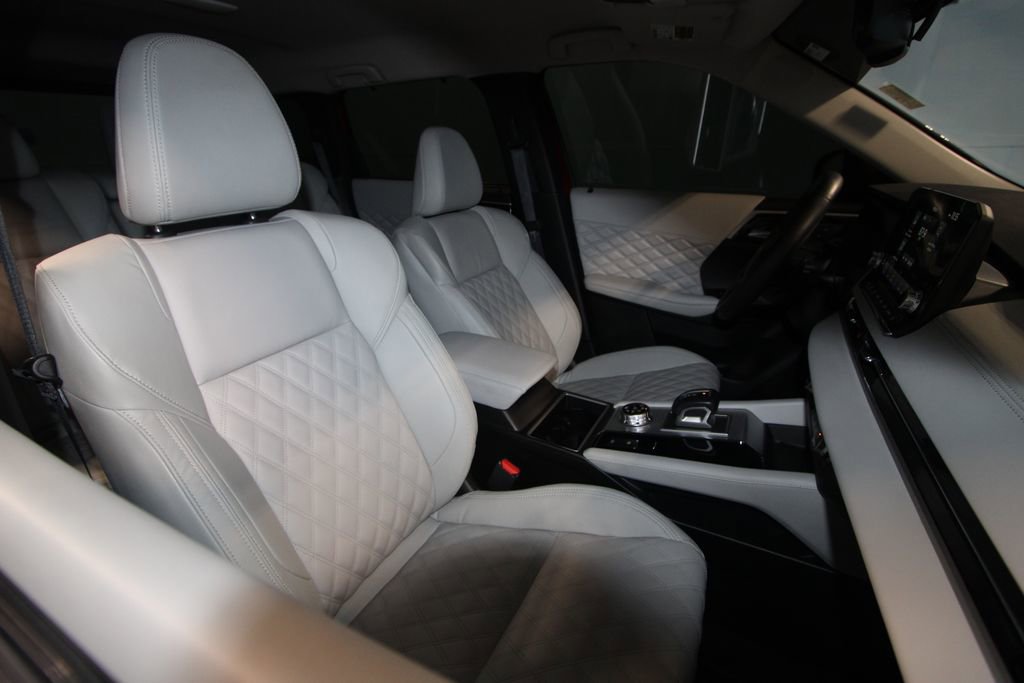 Used 2024 Mitsubishi Outlander SEL image 24