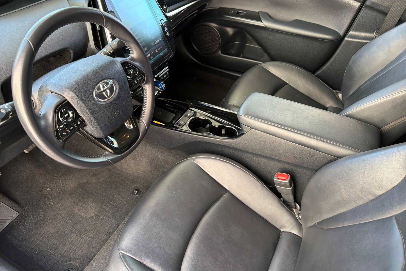 Used 2022 Toyota Prius Prime XLE FWD image 11