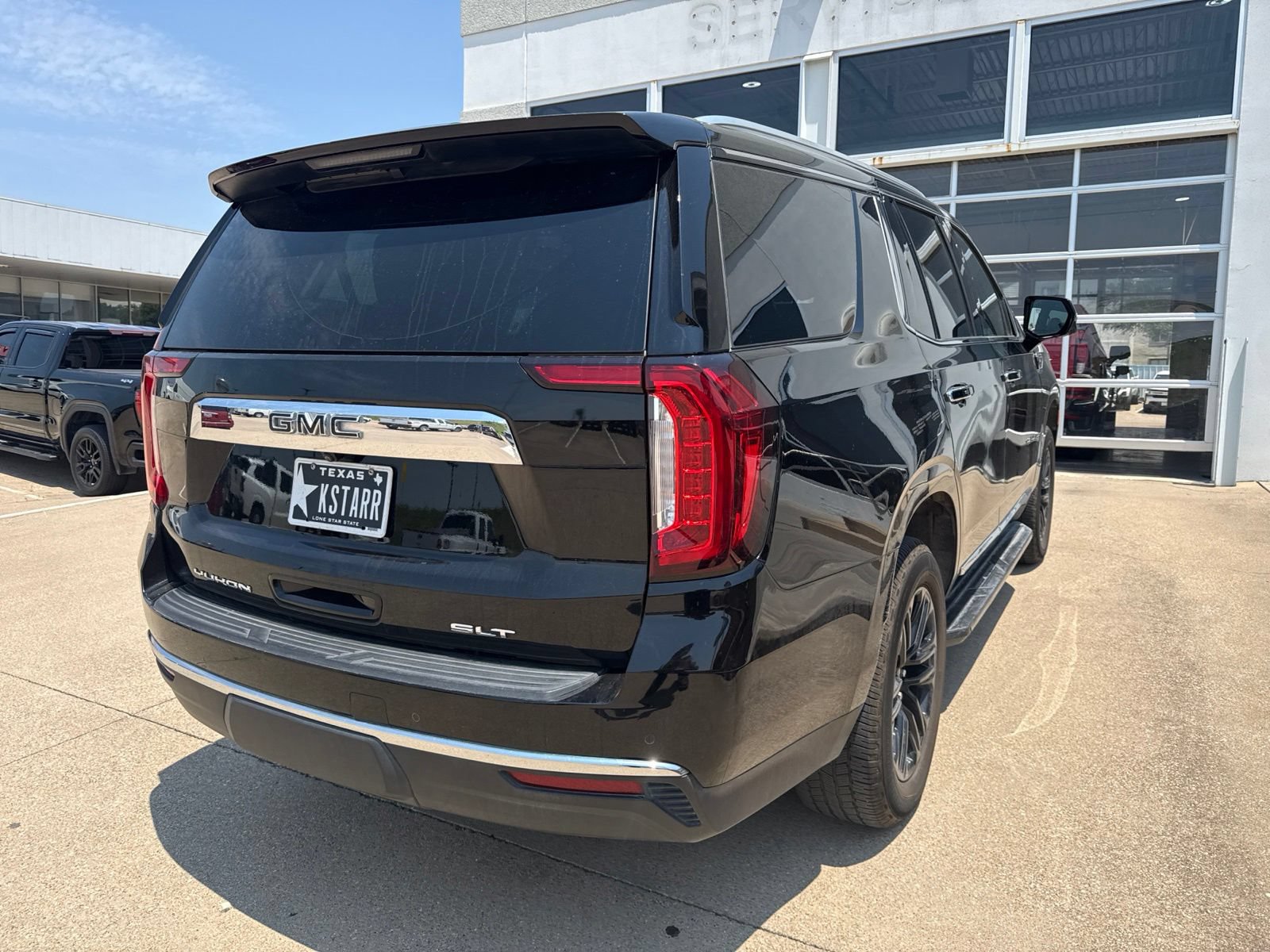 Used 2023 GMC Yukon SLT w/ SLT Luxury Package RWD image 6