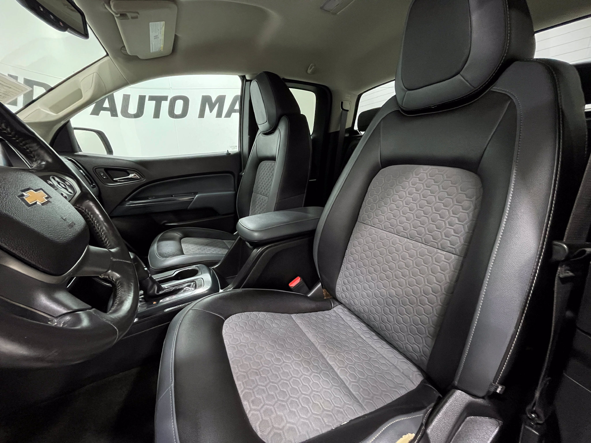 Used 2017 Chevrolet Colorado Z71 AWD/4WD image 11