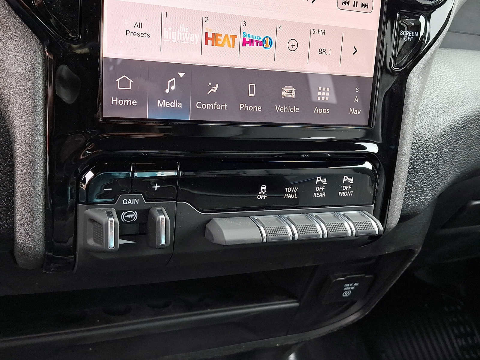 New 2026 RAM 3500 Tradesman AWD/4WD image 15
