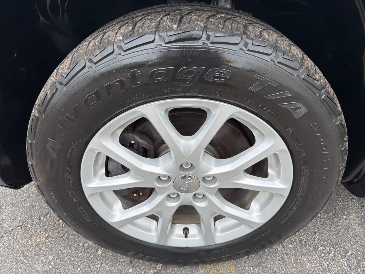 Used 2015 Jeep Cherokee Latitude w/ Cold Weather Group AWD/4WD image 32