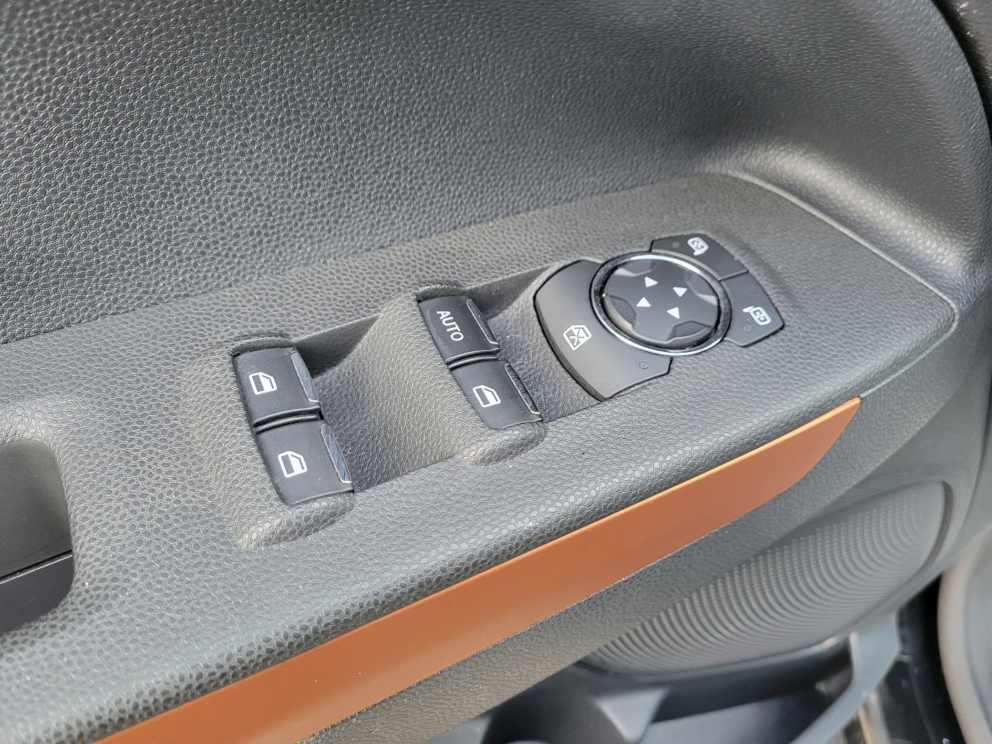 Used 2018 Ford EcoSport SES w/ SES Cold Weather Package image 19