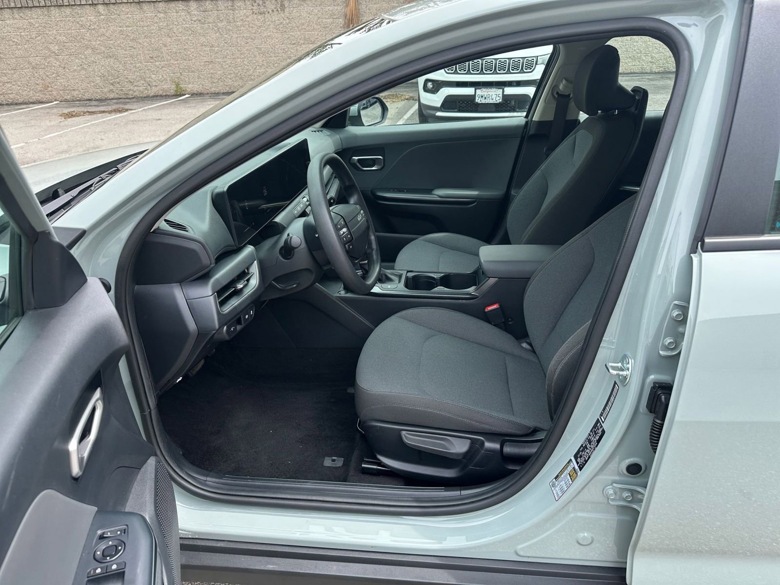 Used 2025 Kia K4 LXS image 25