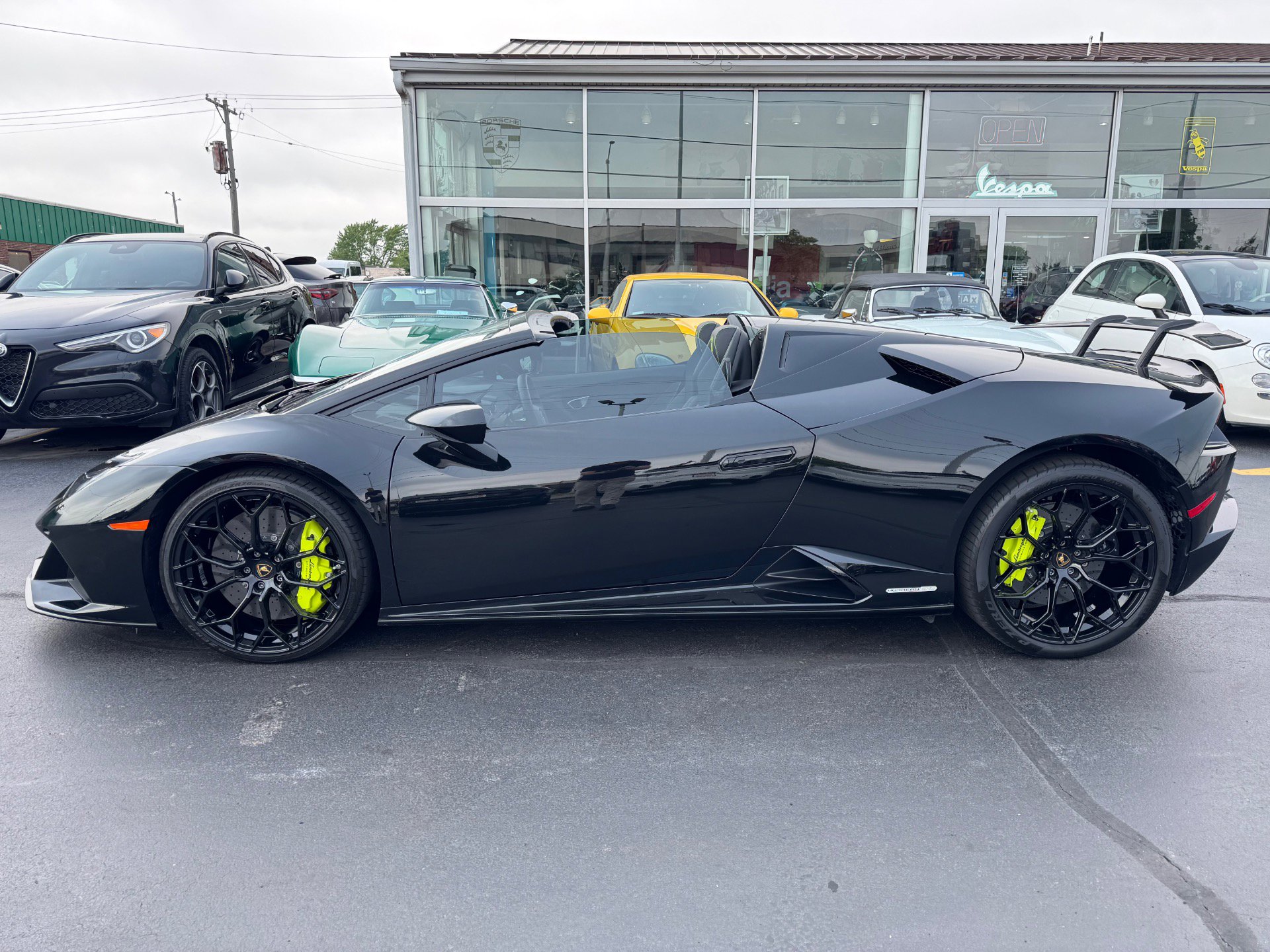 Used 2020 Lamborghini Huracan EVO image 5