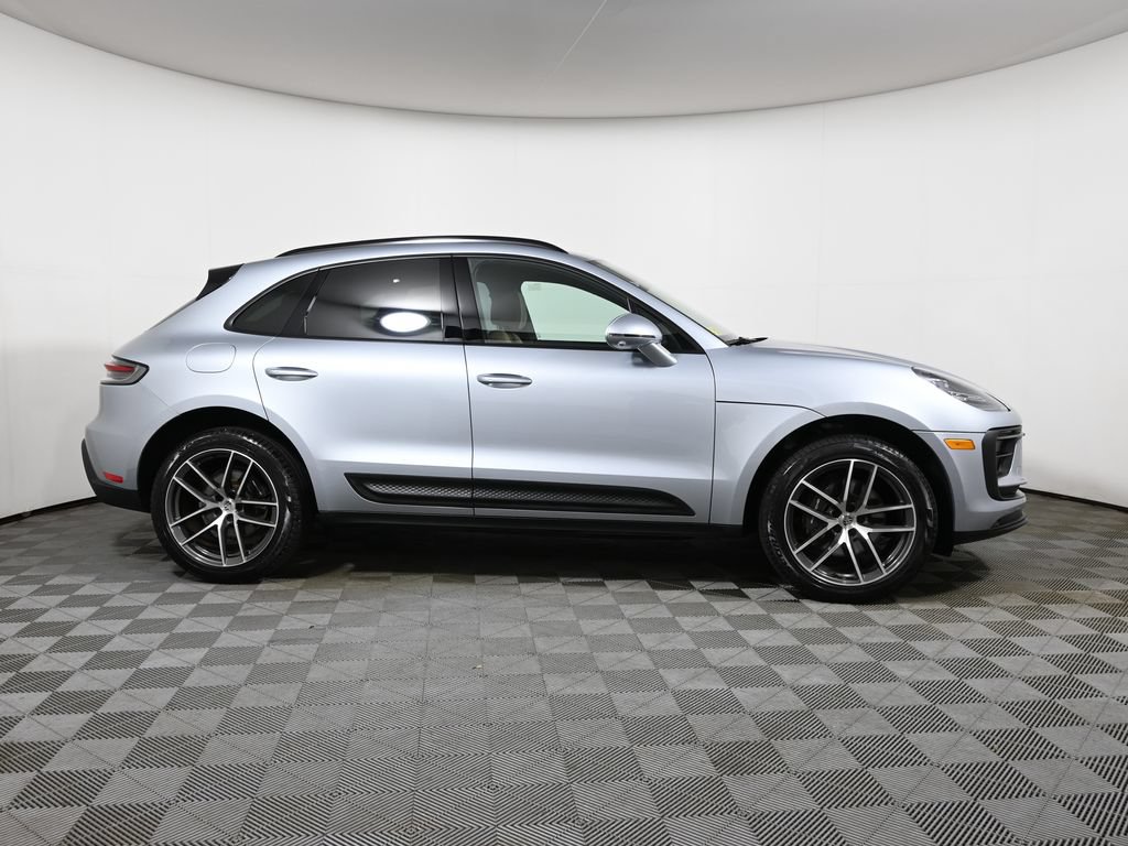 Used 2024 Porsche Macan AWD/4WD image 8