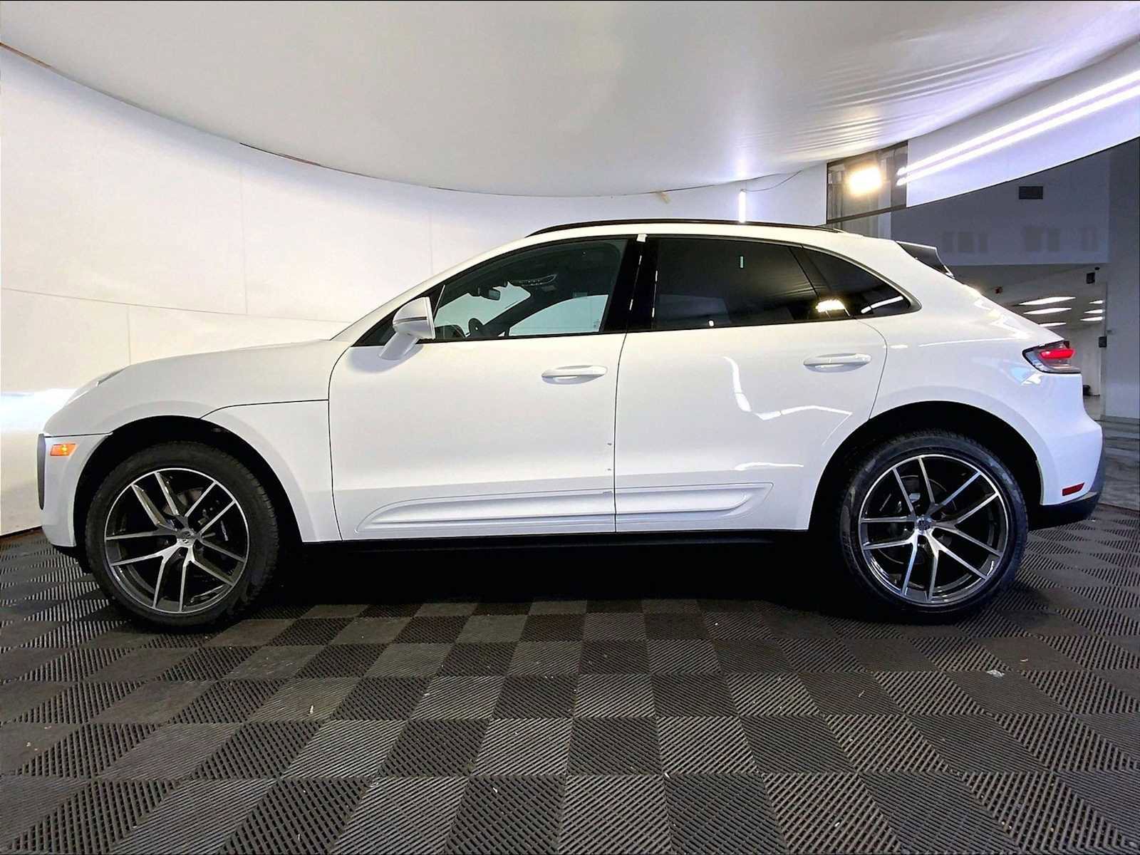 New 2026 Porsche Macan AWD/4WD image 2