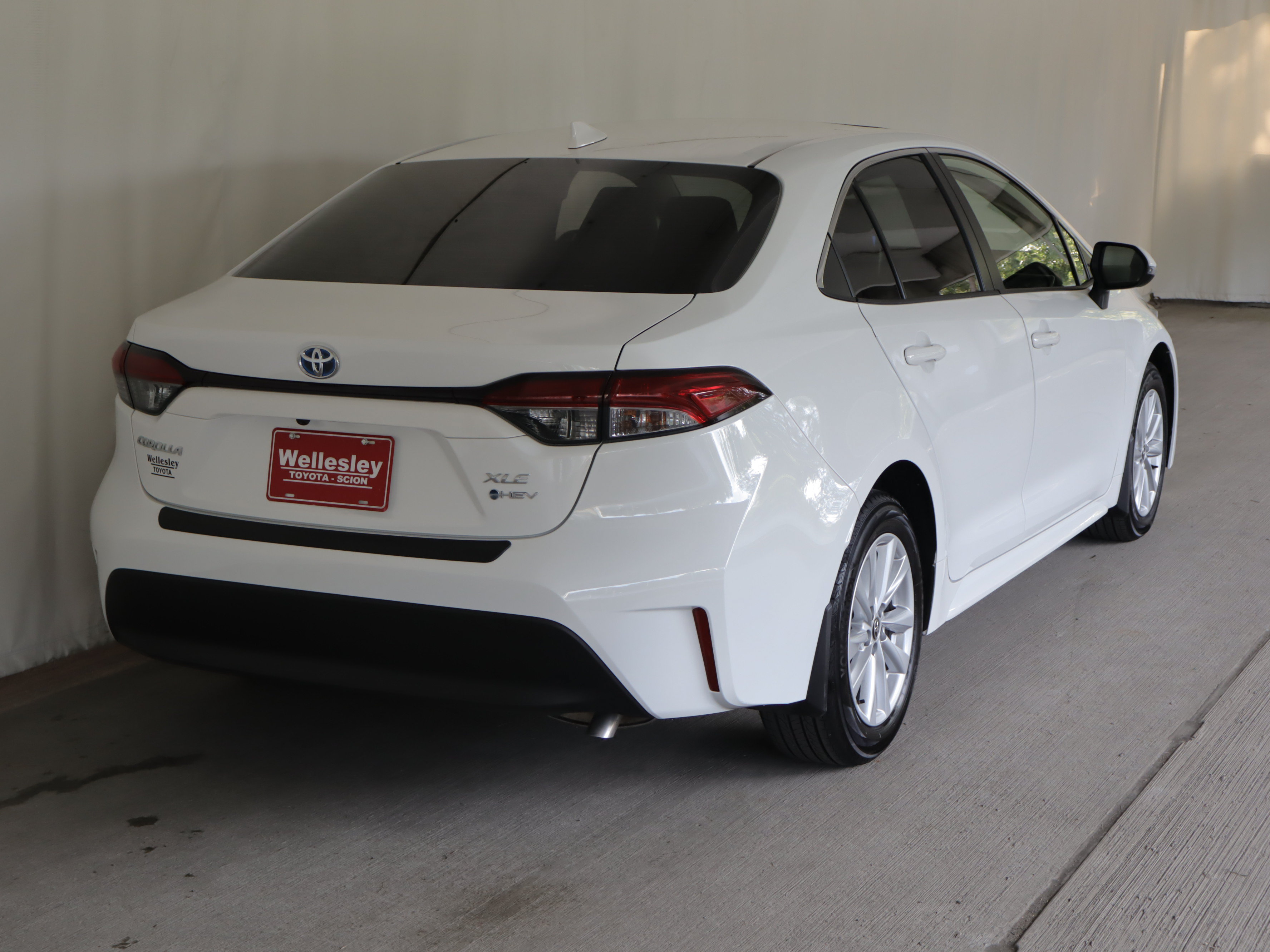Used 2025 Toyota Corolla XLE FWD image 7