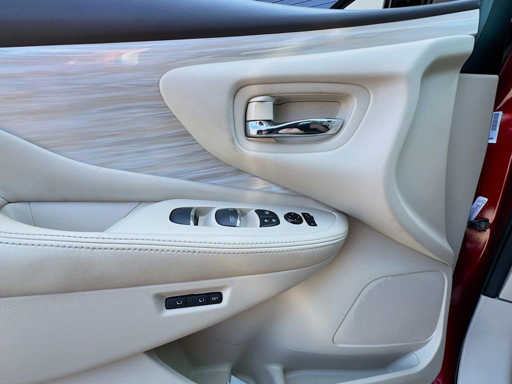 Used 2015 Nissan Murano Platinum w/ Platinum Technology Package FWD image 19