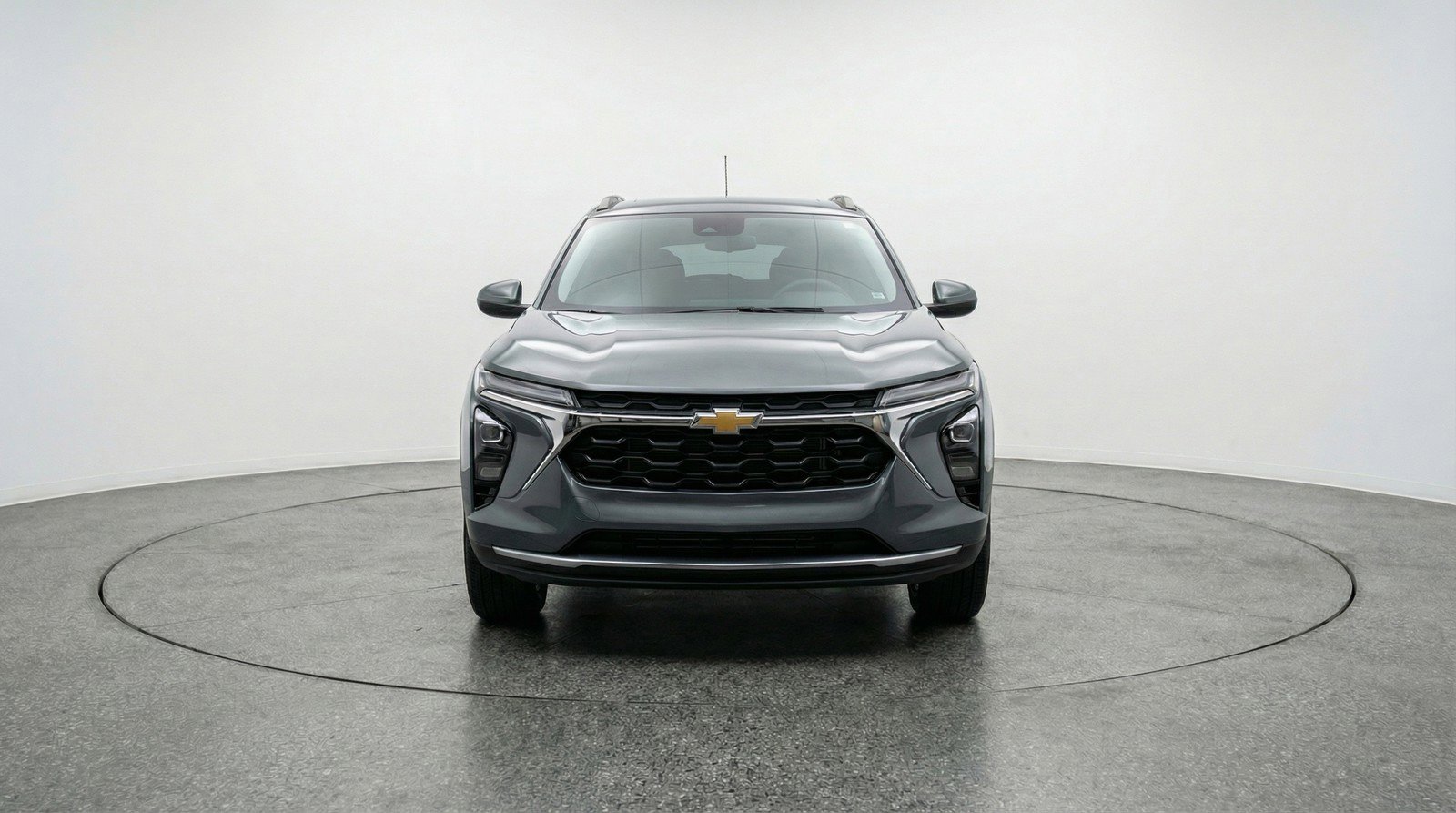 Used 2025 Chevrolet Trax LT FWD image 2