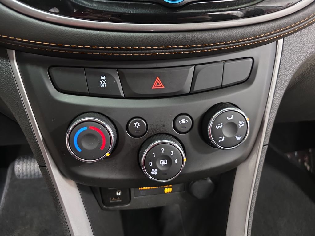 Certified 2022 Chevrolet Trax LT w/ LT Convenience Package image 23