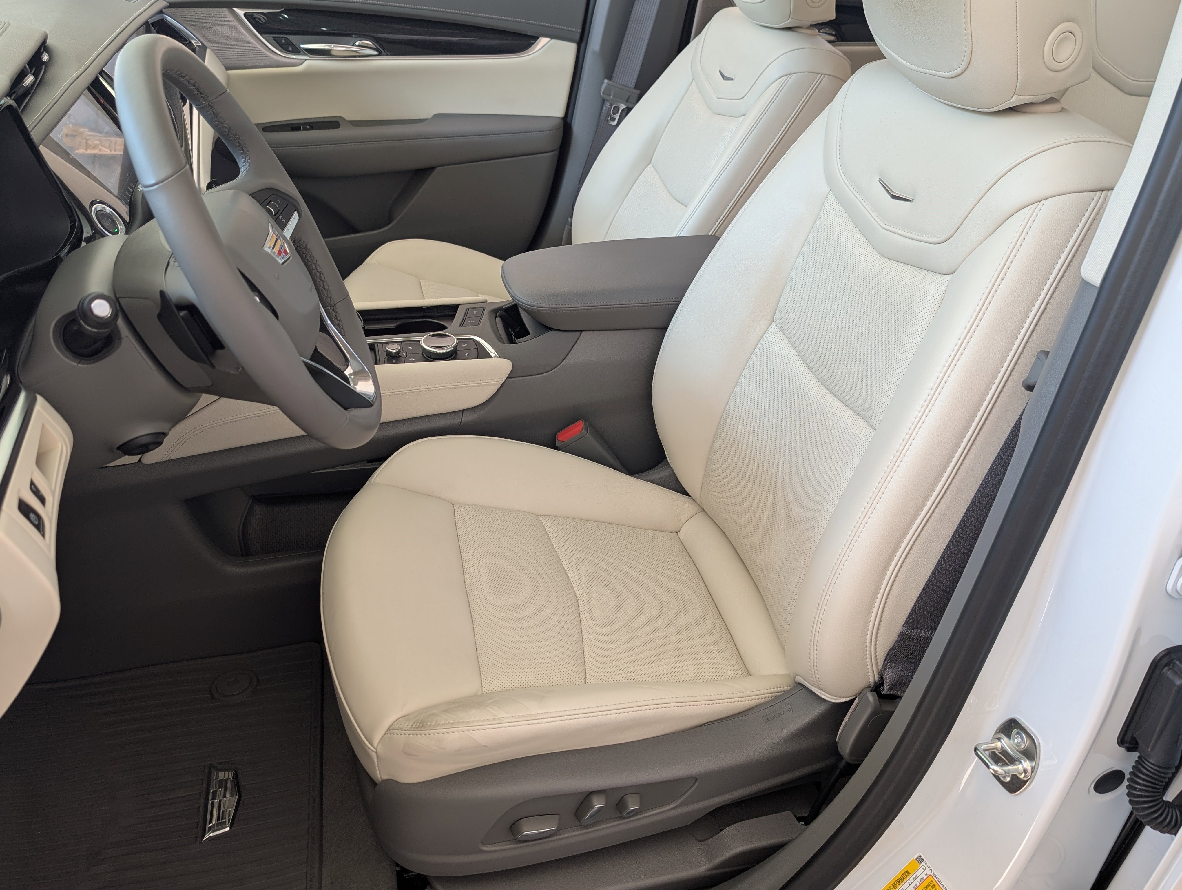 Used 2025 Cadillac XT6 Premium Luxury FWD image 15