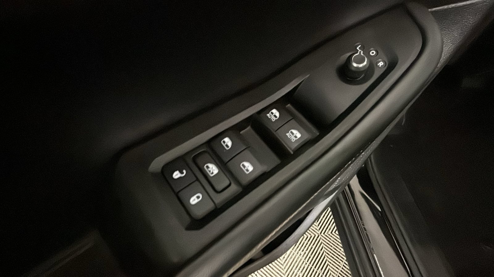 Used 2023 Jeep Grand Cherokee L Laredo AWD/4WD image 13