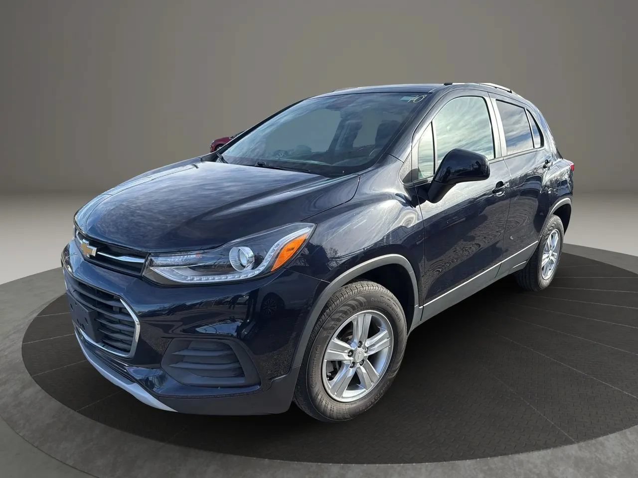 Used 2021 Chevrolet Trax LT w/ Driver Confidence Package AWD/4WD image 1