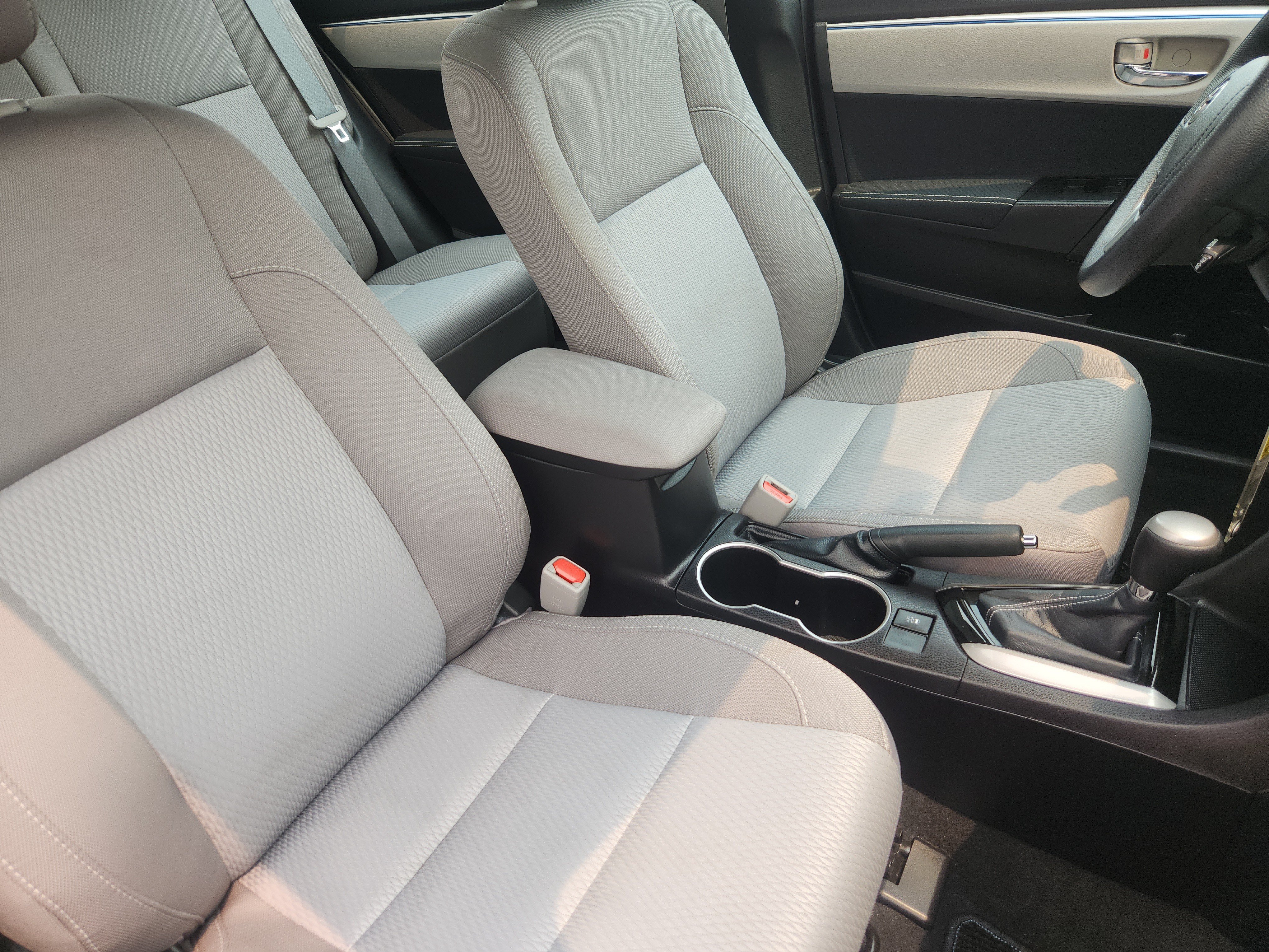 Used 2016 Toyota Corolla LE FWD image 15